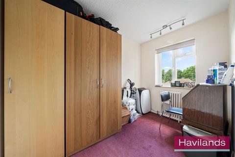 134 The Vale, London, N14 6AY