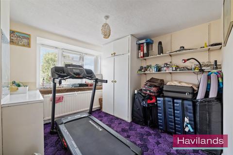 134 The Vale, London, N14 6AY