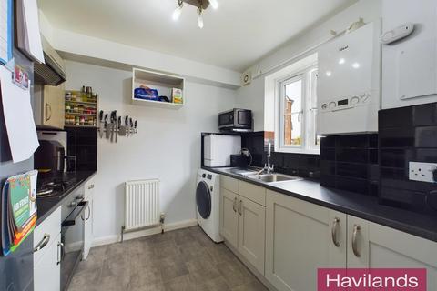 2 bedroom flat for sale, Greenwood Avenue, Enfield