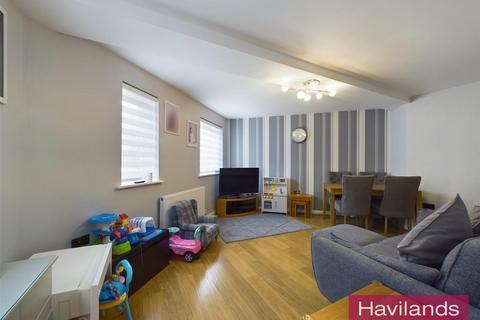 2 bedroom flat for sale, Greenwood Avenue, Enfield