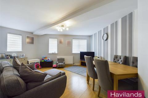 2 bedroom flat for sale, Greenwood Avenue, Enfield