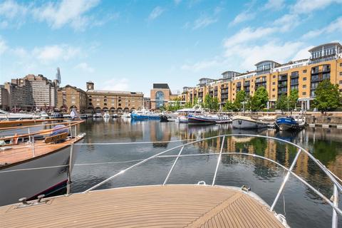 undefined, St. Katharine Docks, Wapping, E1W