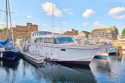 undefined, St. Katharine Docks, Wapping, E1W
