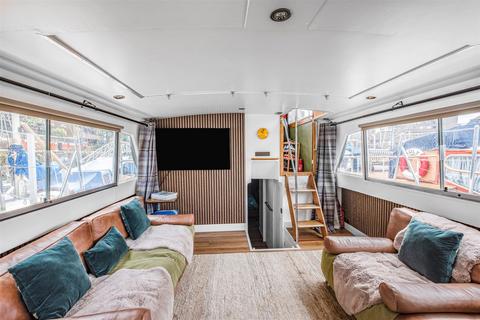 undefined, St. Katharine Docks, Wapping, E1W