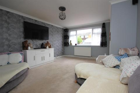 3 bedroom semi-detached house for sale, Masefield Drive, Rushden NN10