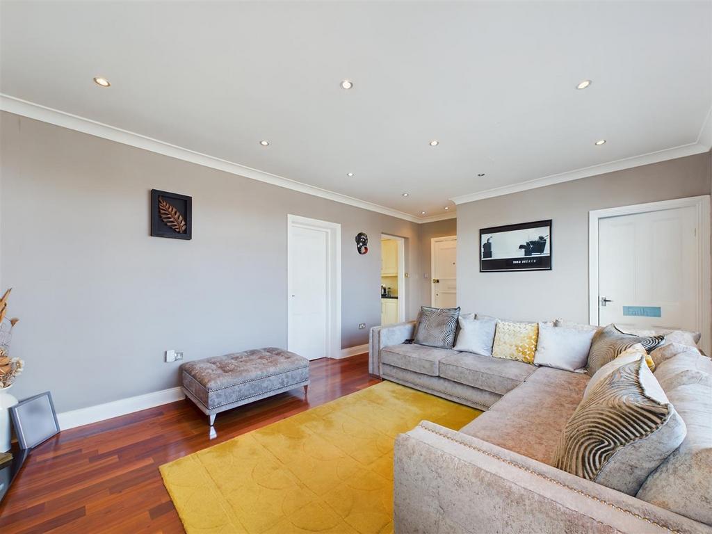 LOUNGE 2.jpg