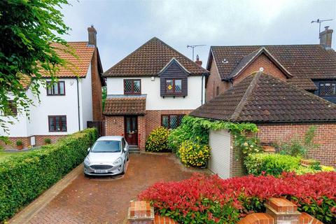 4 bedroom detached house for sale, St. Albans Road, Coopersale.