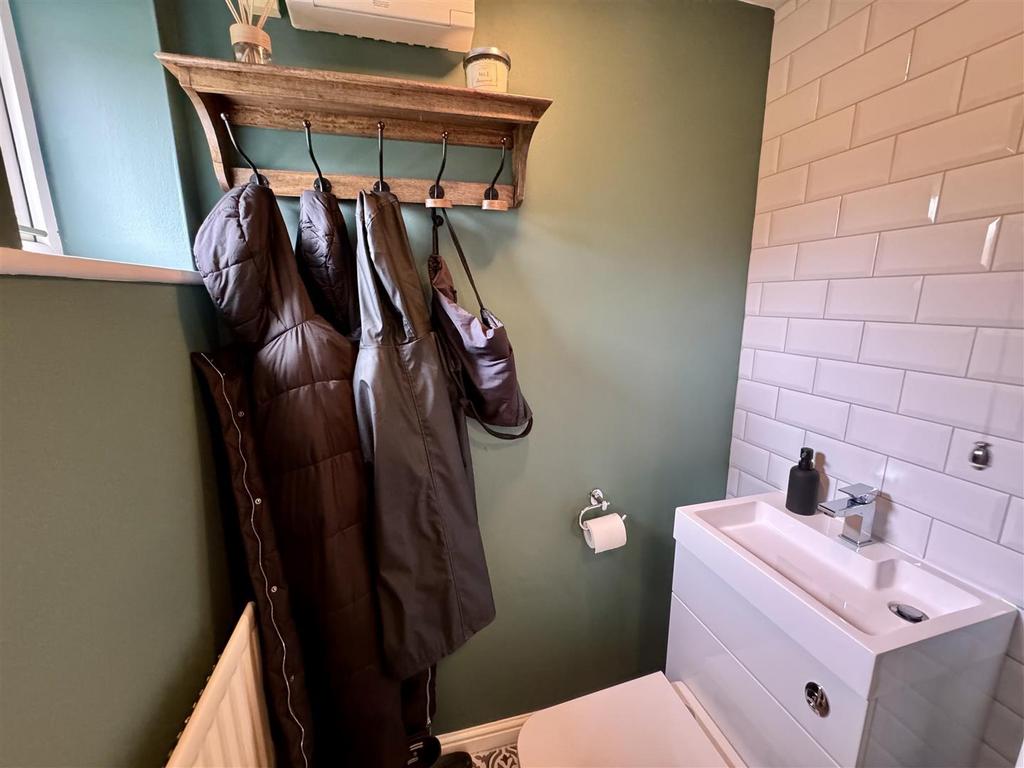 Guest cloaks / WC