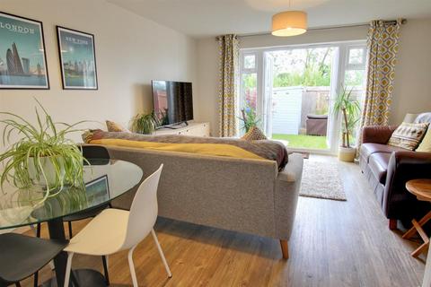 2 bedroom end of terrace house for sale, Foxglove Way, Beverley