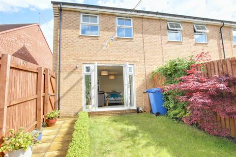 2 bedroom end of terrace house for sale, Foxglove Way, Beverley