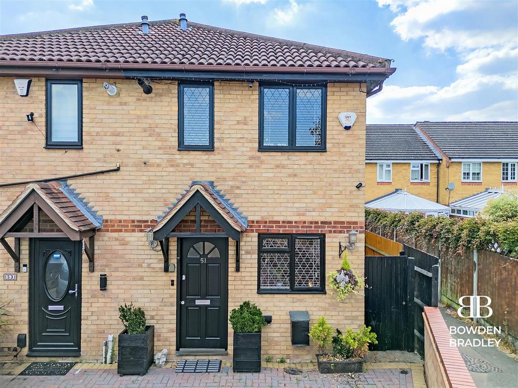Hazelwood Park Close, Chigwell 2 bed semidetached house for sale £400,000