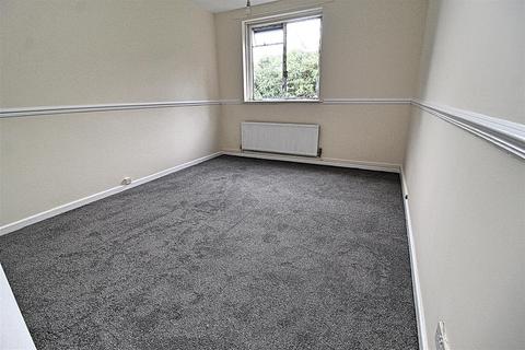 3 bedroom flat to rent, Chilvers Grove, Birmingham B37