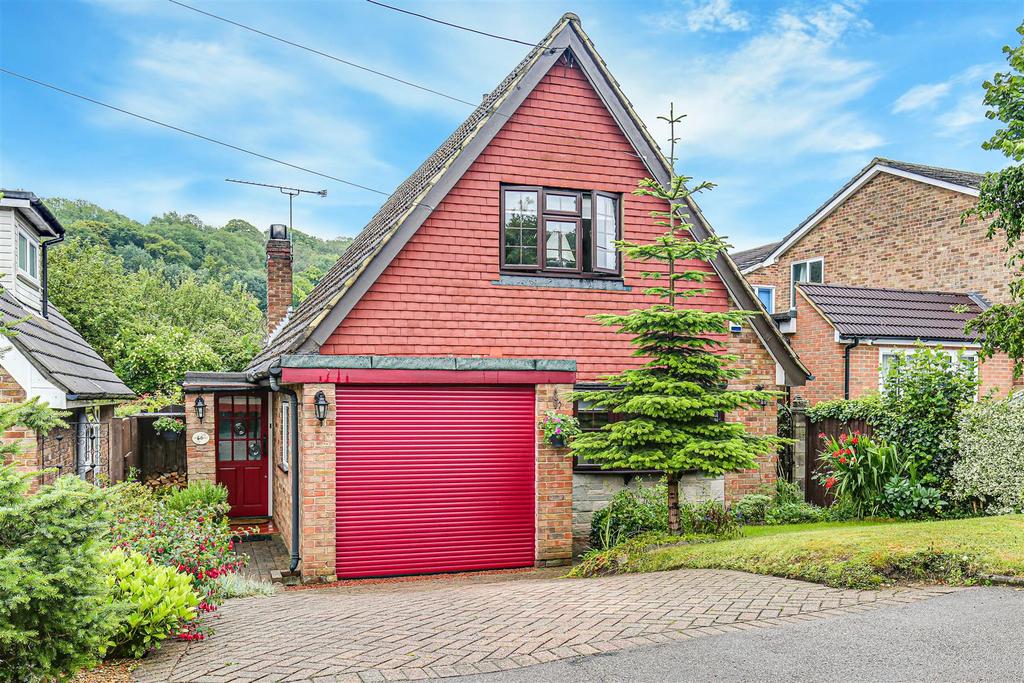 1.  46 Oaklands Lane, Biggin Hill, TN16 3 DP - 18 P