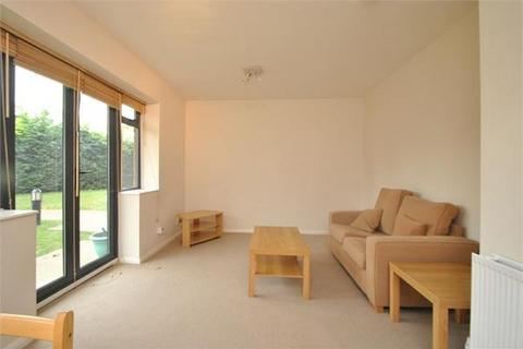 2 bedroom flat to rent, Kingsbridge Avenue, W3