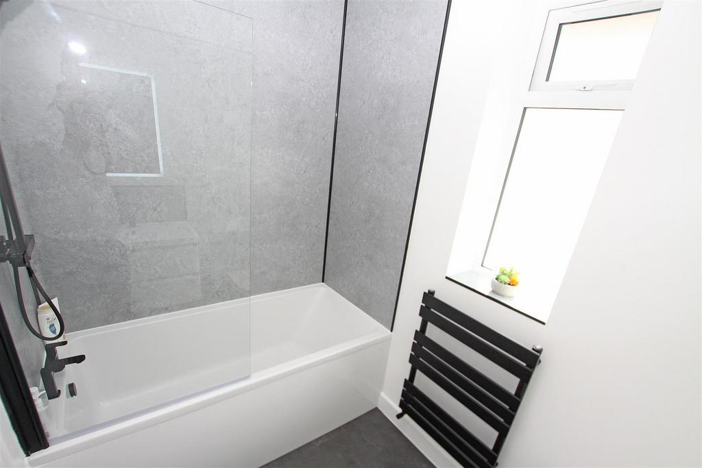 Bathroom a.jpg