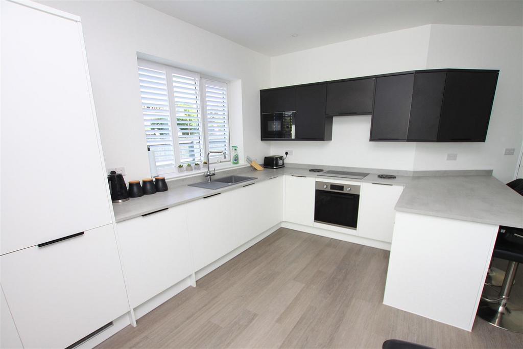 Kitchen area.jpg