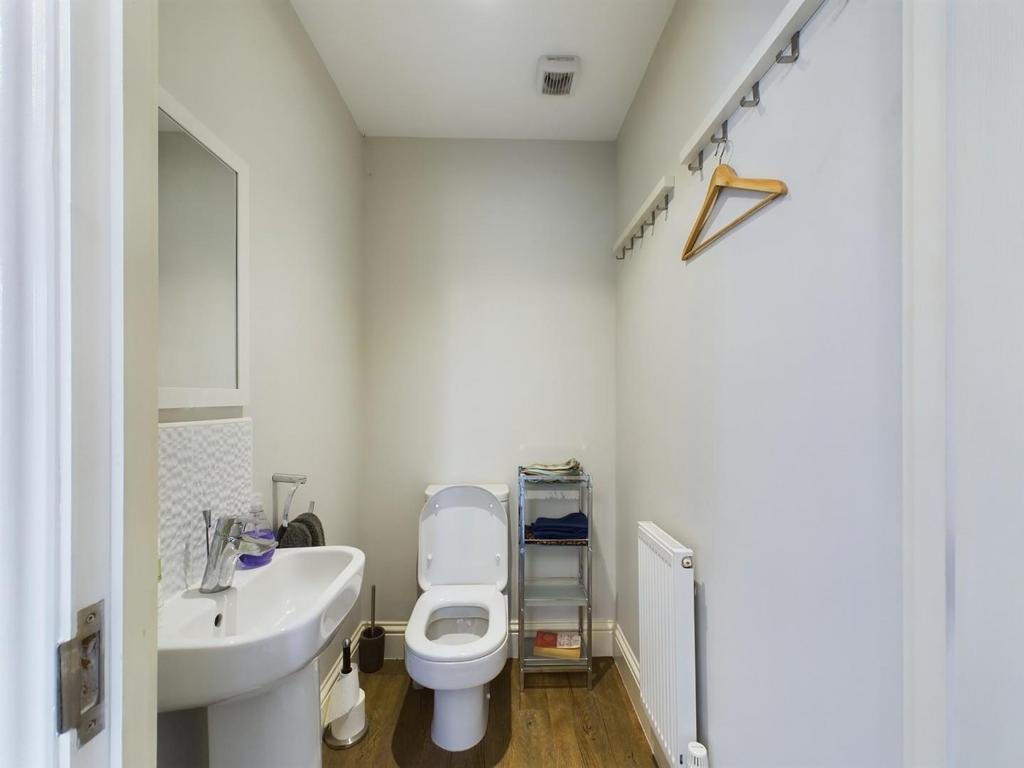 Guest's Cloakroom &amp; WC
