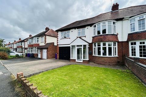 Finchfield - 4 bedroom semi-detached house to rent