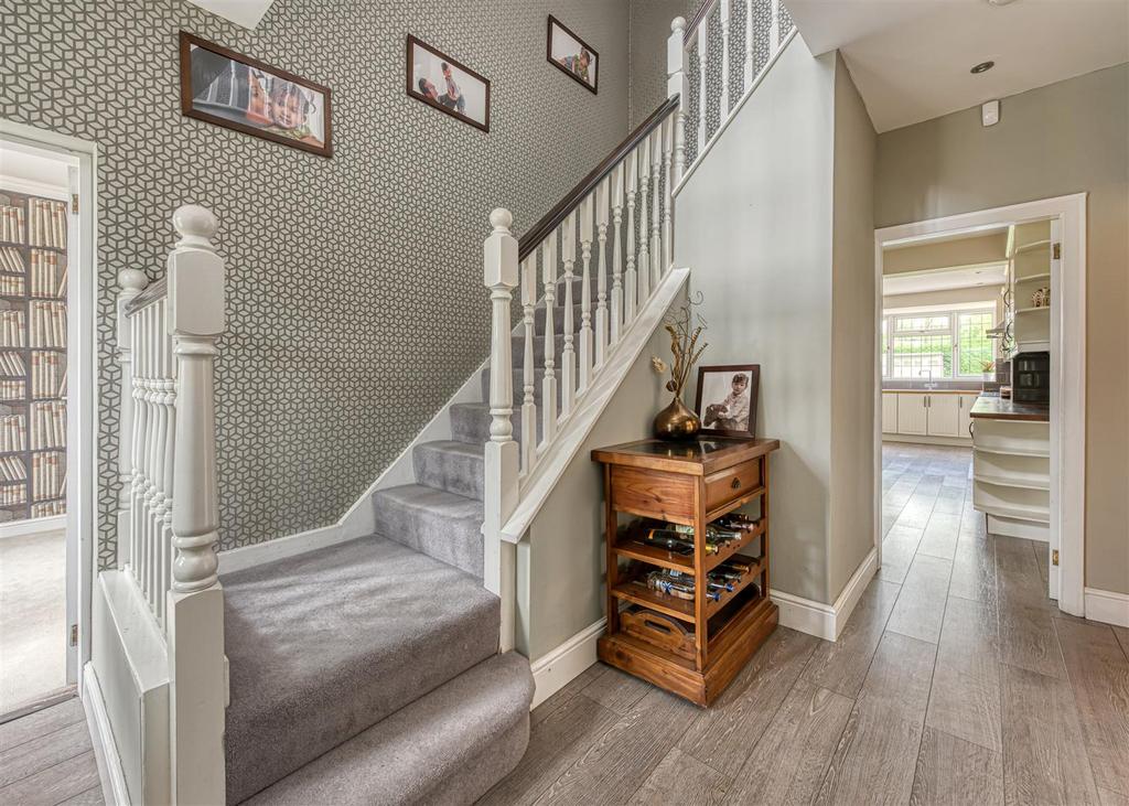 34 Highlands Road-hall3.jpg