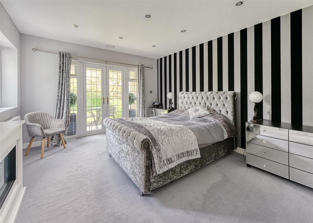 34 Highlands Road-bed1.jpg