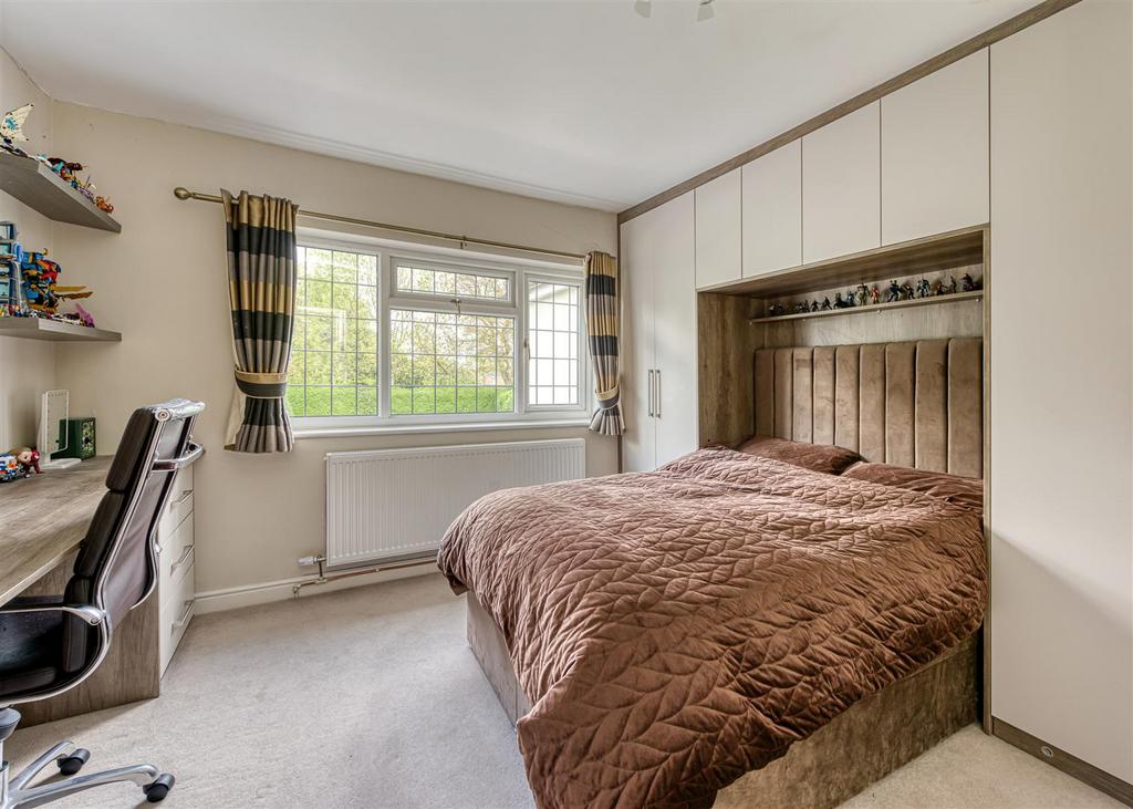 34 Highlands Road-bed4.jpg