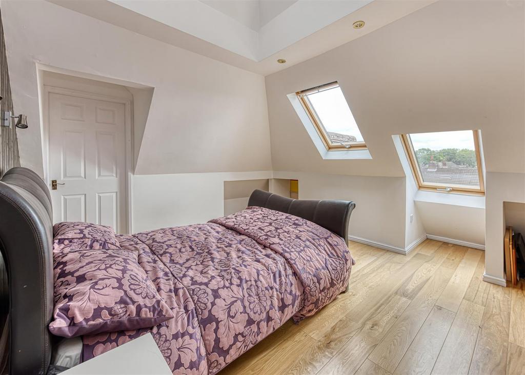 34 Highlands Road-bed5.jpg