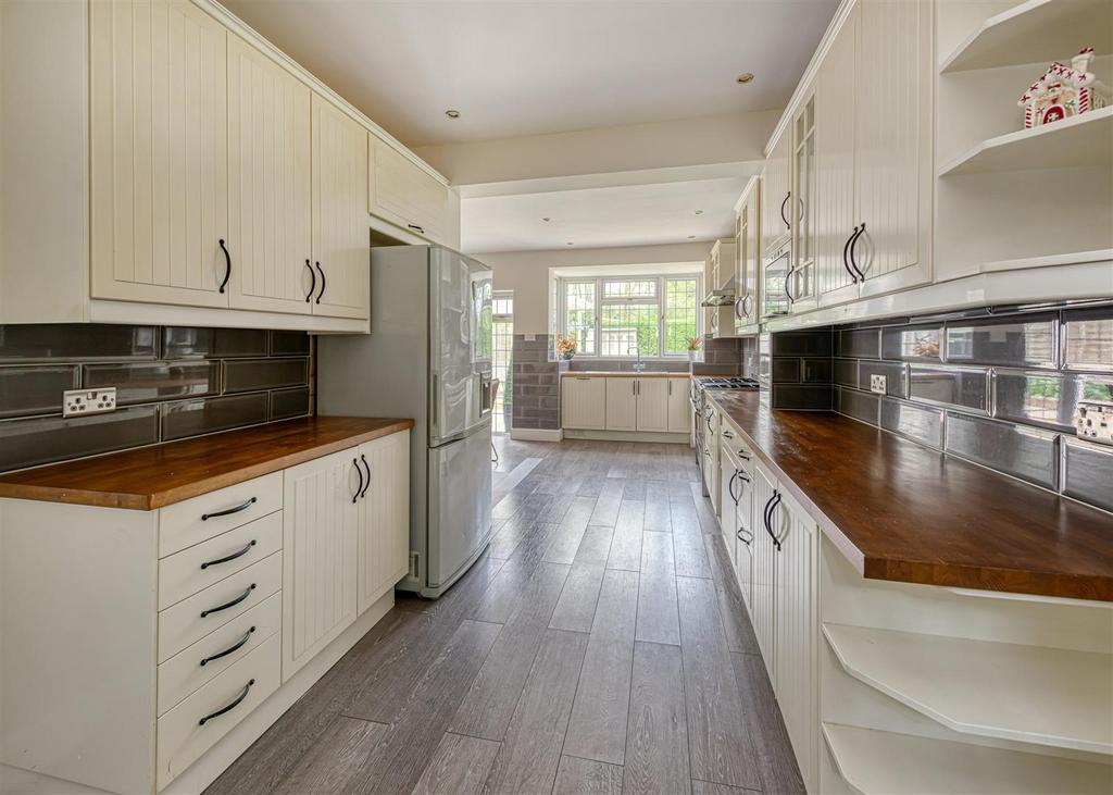 34 Highlands Road-kitchen1.jpg