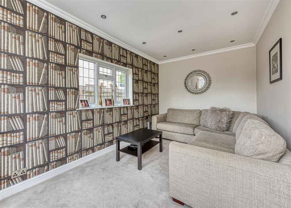 34 Highlands Road-sitting2.jpg