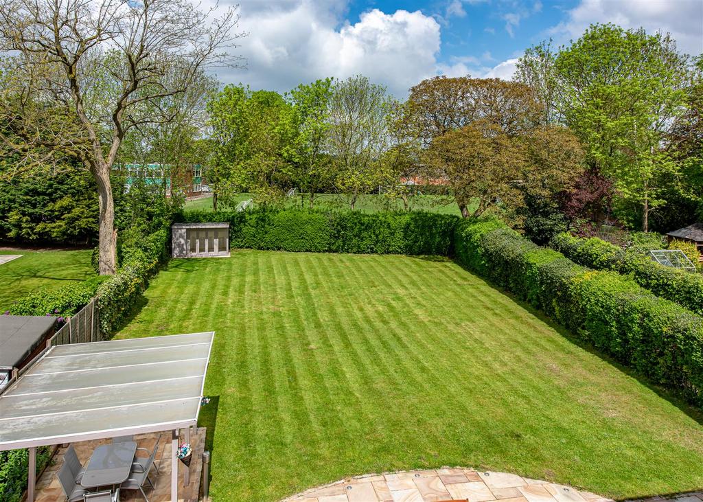 34 Highlands Road-gdn3.jpg