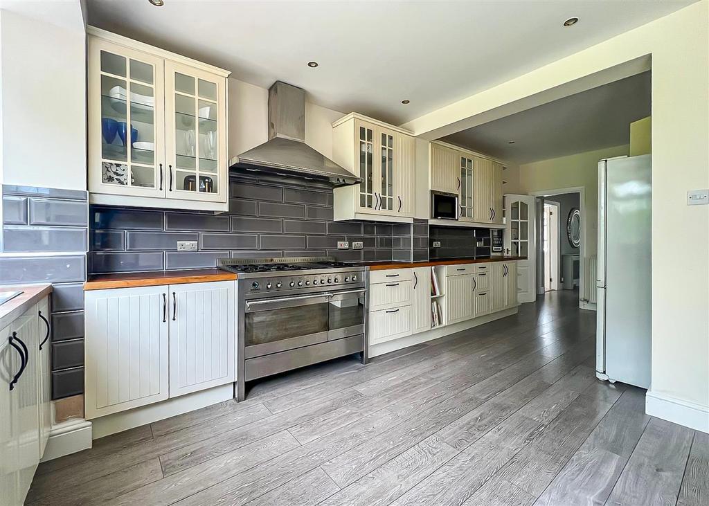 34 Highlands Road-Kitchen 2.jpg