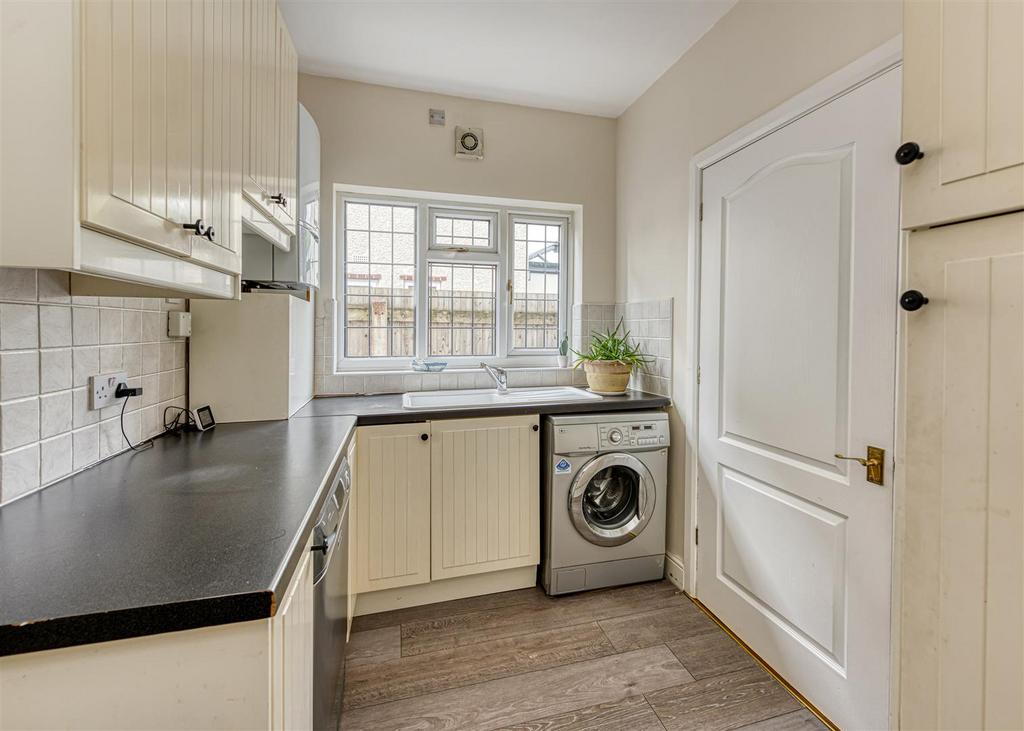 34 Highlands Road-laundry.jpg