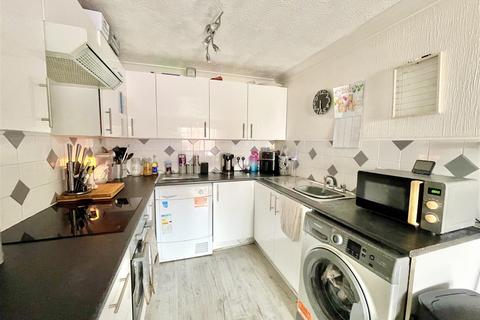 2 bedroom flat for sale, Bridge Street, Newhaven