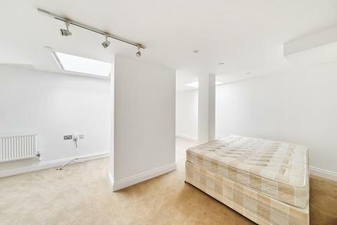 3 bedroom flat to rent, Princess Park Manor East Wing,, London N11