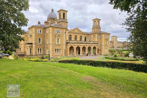 3 bedroom flat to rent, Princess Park Manor East Wing,, London N11