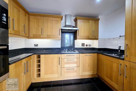 3 bedroom flat to rent, Princess Park Manor East Wing,, London N11