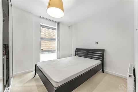 1 bedroom flat to rent, Kingswood Heights, Queen Mary Avenue, London E18