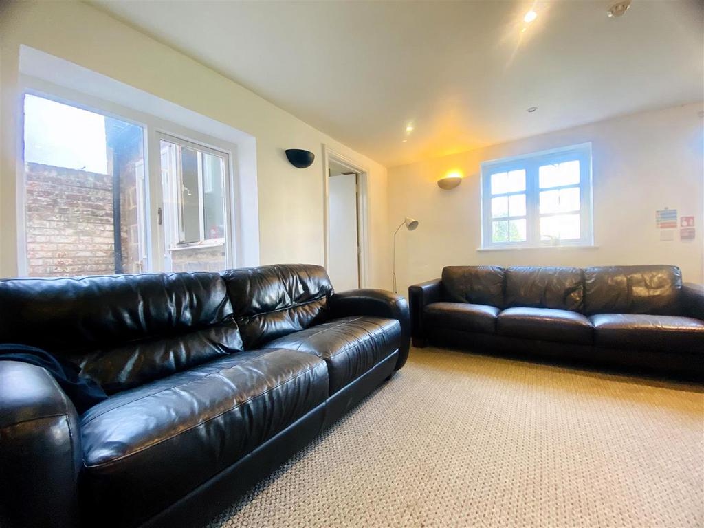 Lounge II.jpg
