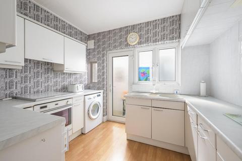 42 Tudor Avenue, Worcester Park, KT4 8TX