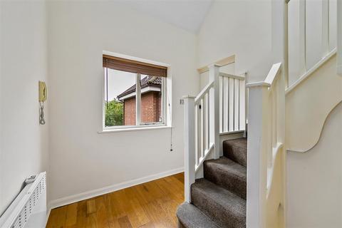 2 bedroom apartment for sale, Feltham Road, Ashford