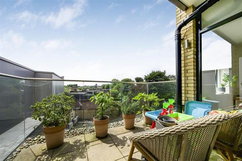 2 bedroom flat for sale, Frazer Nash Close, Isleworth