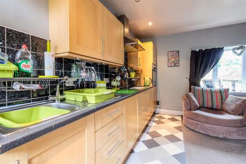 2 bedroom end of terrace house for sale, Brackenbed Terrace, Halifax