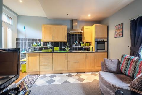 2 bedroom end of terrace house for sale, Brackenbed Terrace, Halifax