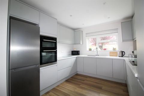 21 Dormer Close, Barnet, EN5 2QW