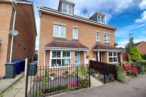 4 bedroom semi-detached house for sale, Sunningdale Way, Gainsborough