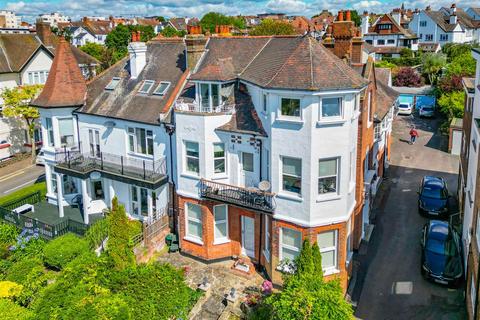 1 bedroom flat for sale, GRAND PARADE, Leigh-On-Sea