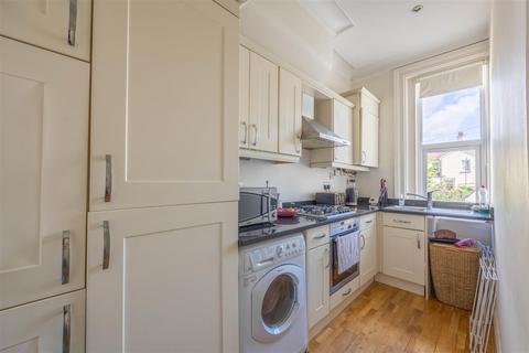 1 bedroom flat for sale, GRAND PARADE, Leigh-On-Sea