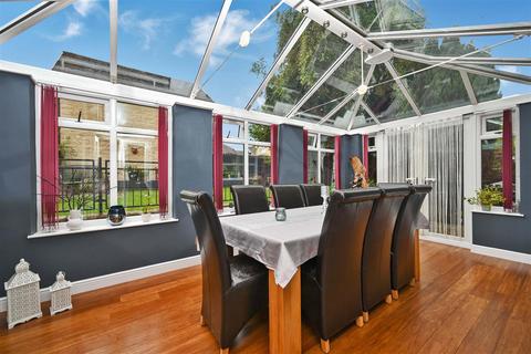 7 Tenterfields, Apperley Bridge, Bradford, BD10 0UN
