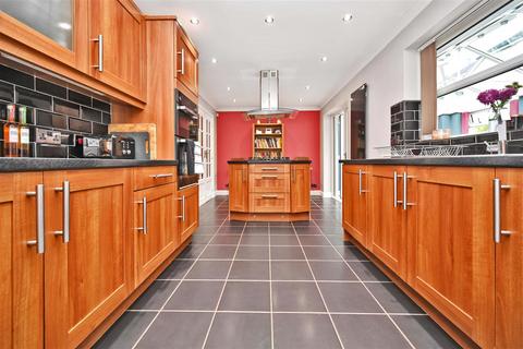 7 Tenterfields, Apperley Bridge, Bradford, BD10 0UN