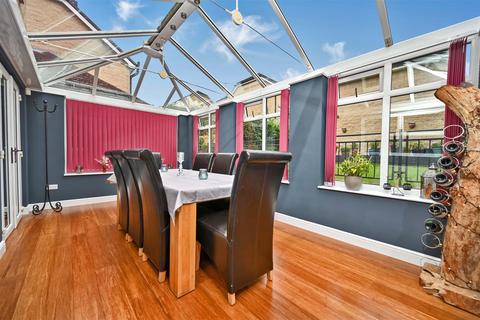 7 Tenterfields, Apperley Bridge, Bradford, BD10 0UN