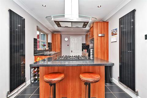 7 Tenterfields, Apperley Bridge, Bradford, BD10 0UN